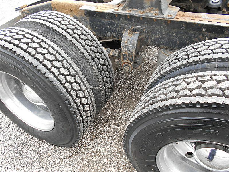 2003 Peterbilt 385