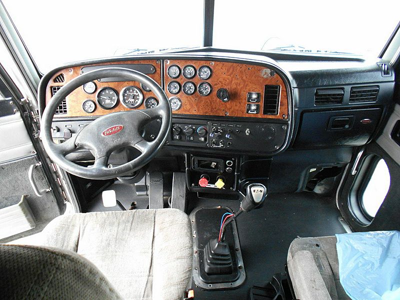 2003 Peterbilt 385