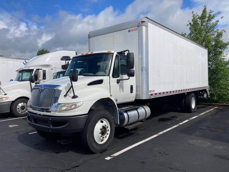 2016 International 4300 SBA 4X2 (For Sale) | 26' Box | Non CDL | #L-635