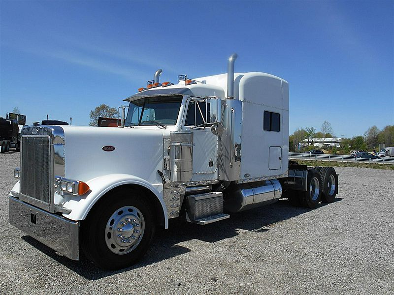 2005 Peterbilt 379-127 - Sleeper Truck 2005 Peterbilt 379-127 - Sleeper Truck