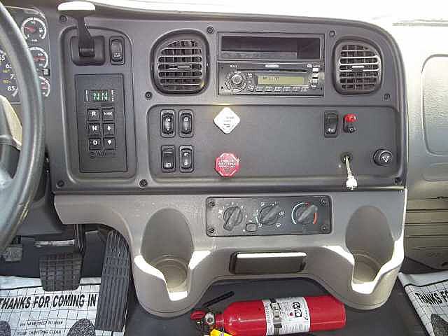 2007 Freightliner M2 106