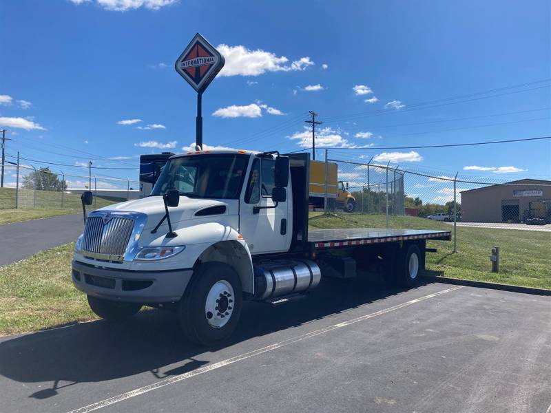 2016 International 4300 Cab & Chassis
