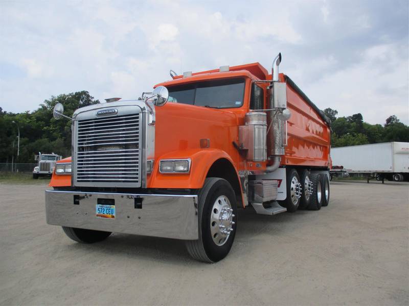 2006 Freightliner FLD132 Classic XL