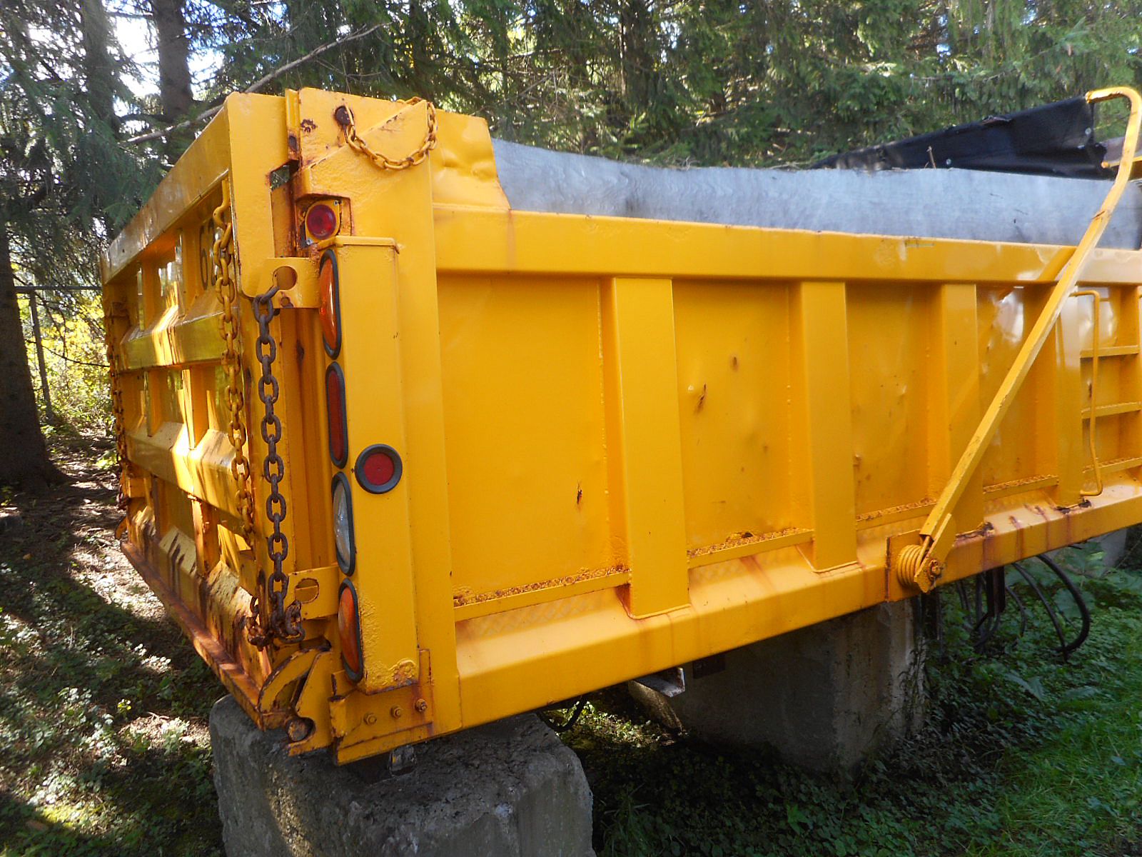 2006 Heil 12ft. Gravel Box and Hoist (For Sale) Dump Truck 8591