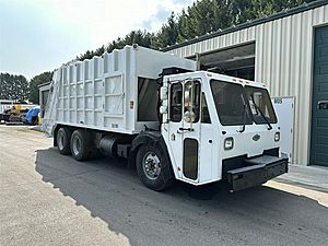 2010 CCC LET2-46 - Refuse Truck