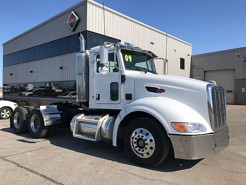2009 Peterbilt 386 (For Sale) Day Cab U3920