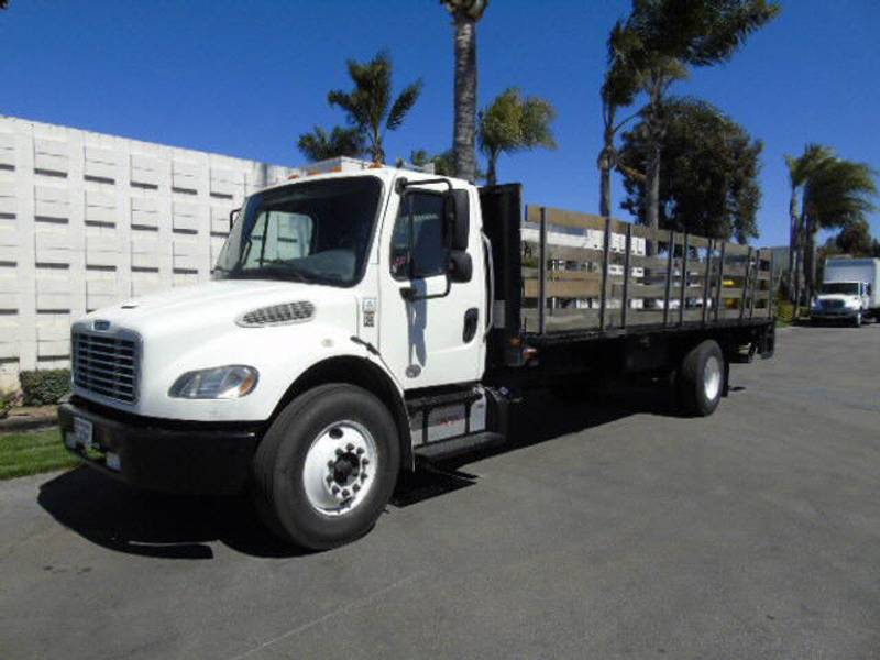 2013 Freightliner M2  24' STAKEBE