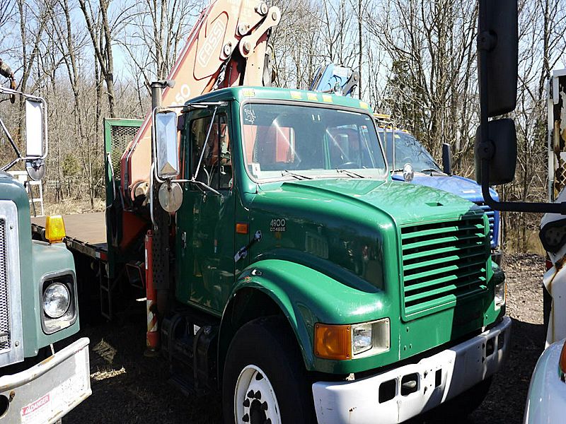 2000 International 4900 For Sale Knuckleboom 9061
