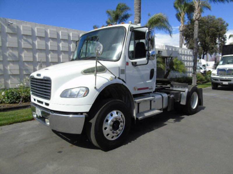2012 Freightliner M2 2 AXLE TRACT