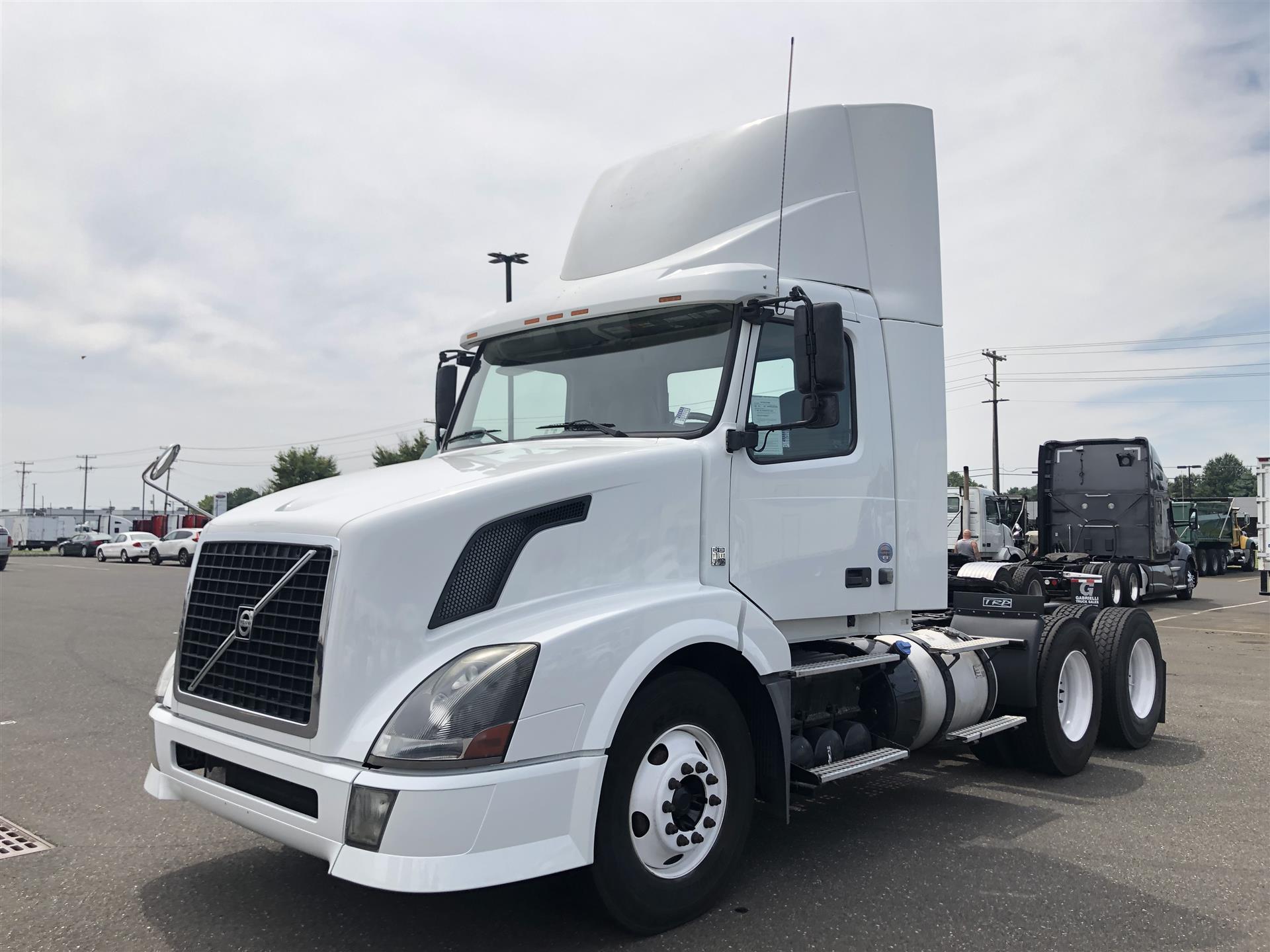 2013 Volvo VNL64T (For Sale) | Semi Truck | #UJ-3110