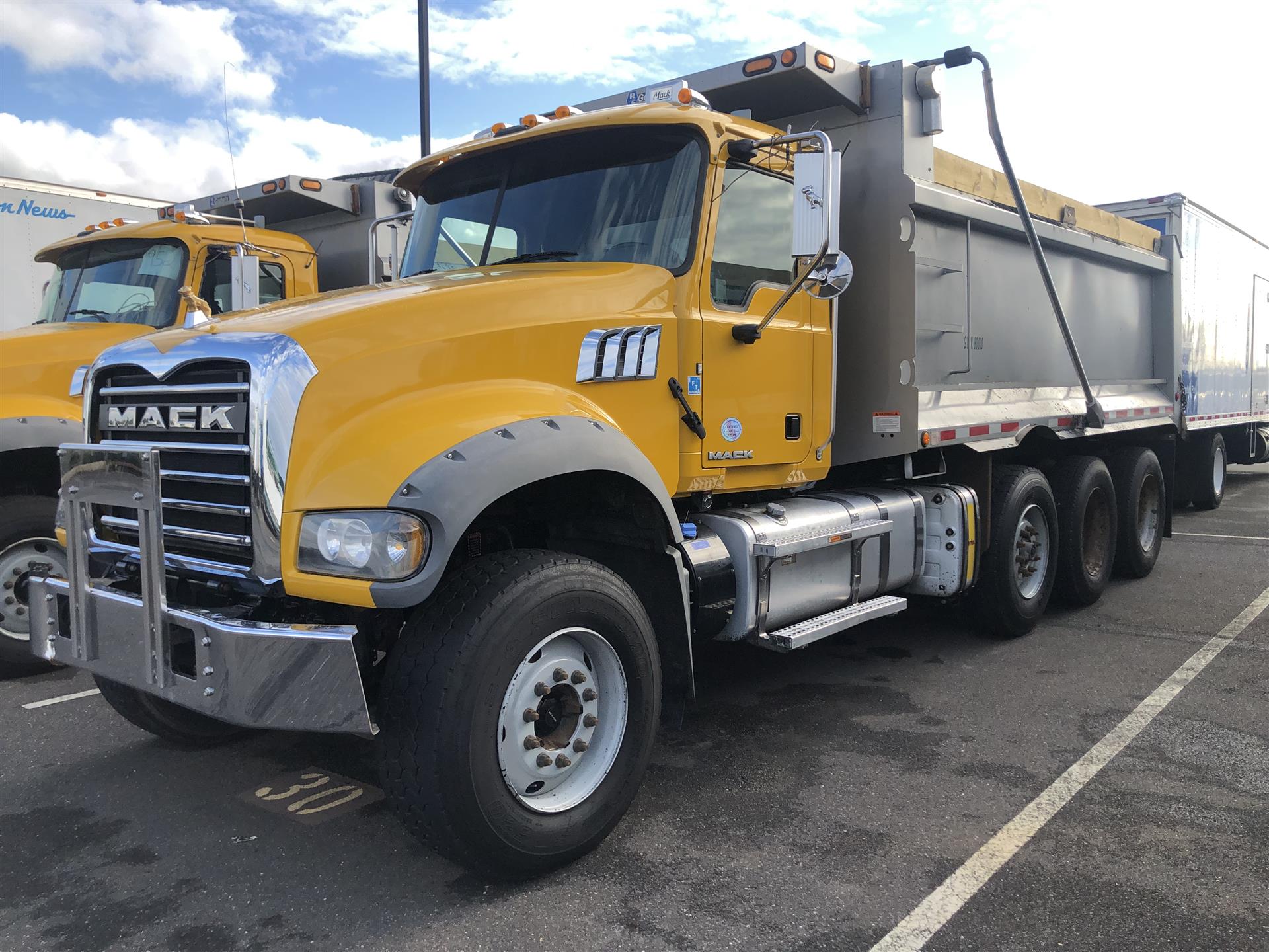 2018 Mack GU713 (For Sale) | Dump Truck | #UJ-3100