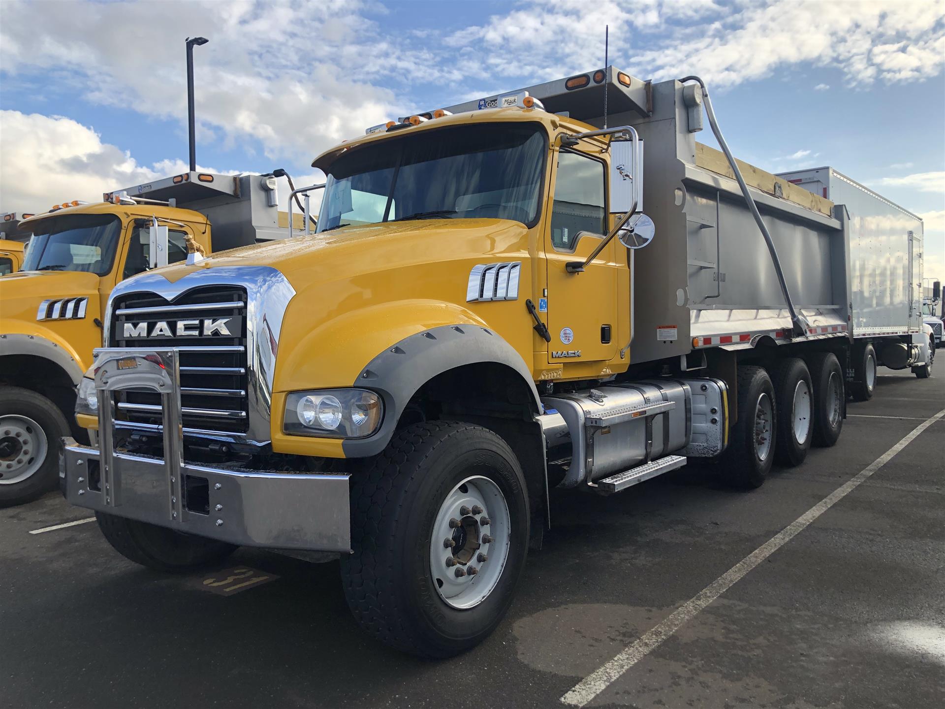 2018 Mack GU713 (For Sale) | Dump Truck | #UJ-3104