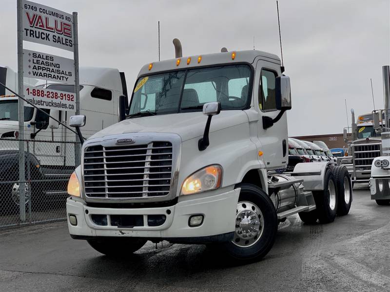 2012 Freightliner Cascadia Day Cab Daycab Sleeper With