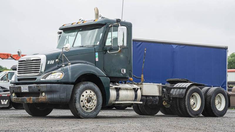 2008 Freightliner COLUMBIA CL120 DAY-CAB