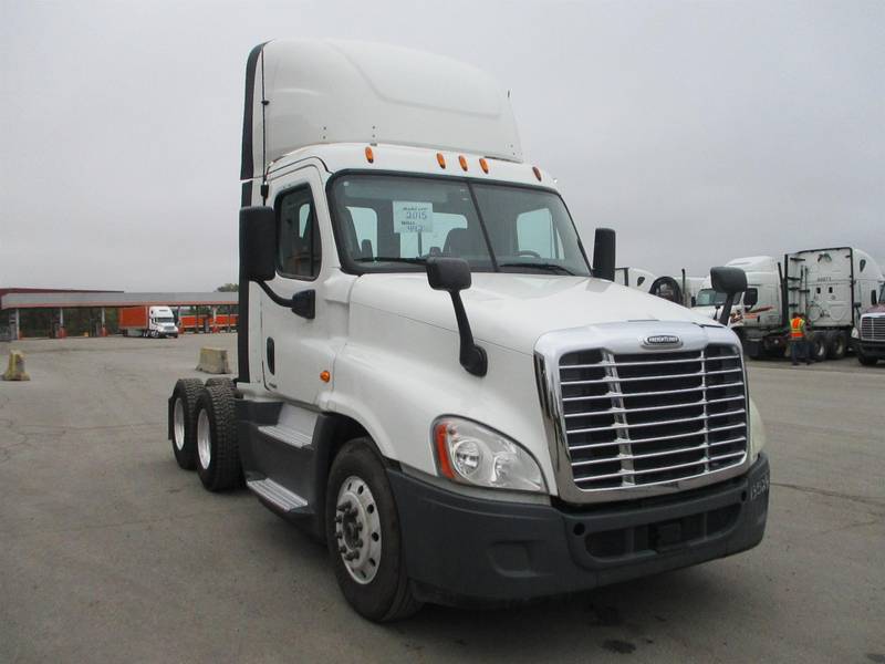 2015 Freightliner Cascadia (For Sale) | Day Cab Sleeper | #13529