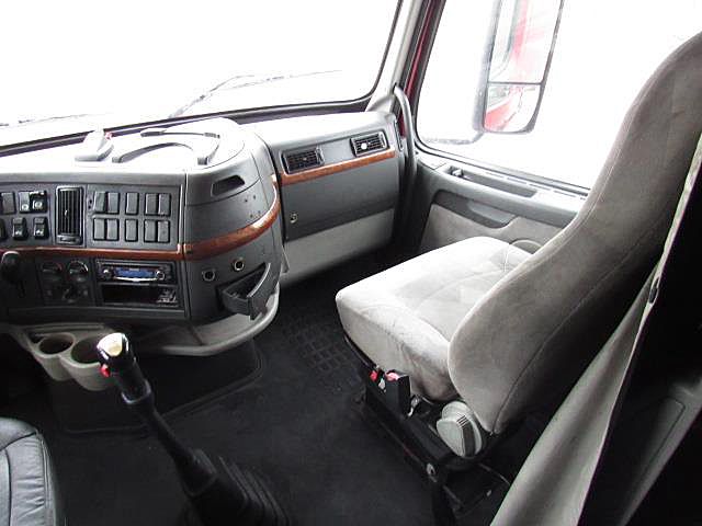 2006 Volvo VNL 670 For Sale 61" Sleeper 235528