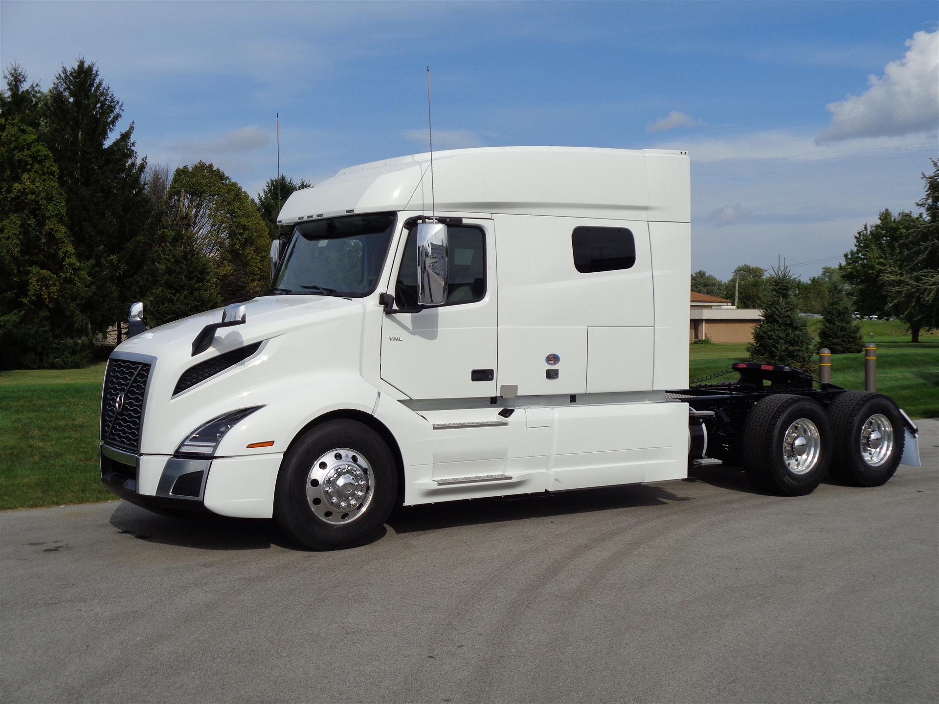 2020 Volvo VNL64T740 (For Sale) 70" Sleeper VT20672