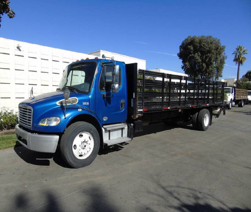 2014 Freightliner M2 26' STAKE CL