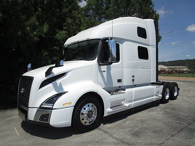2020 Volvo 860 (For Sale) 77" Sleeper 11338