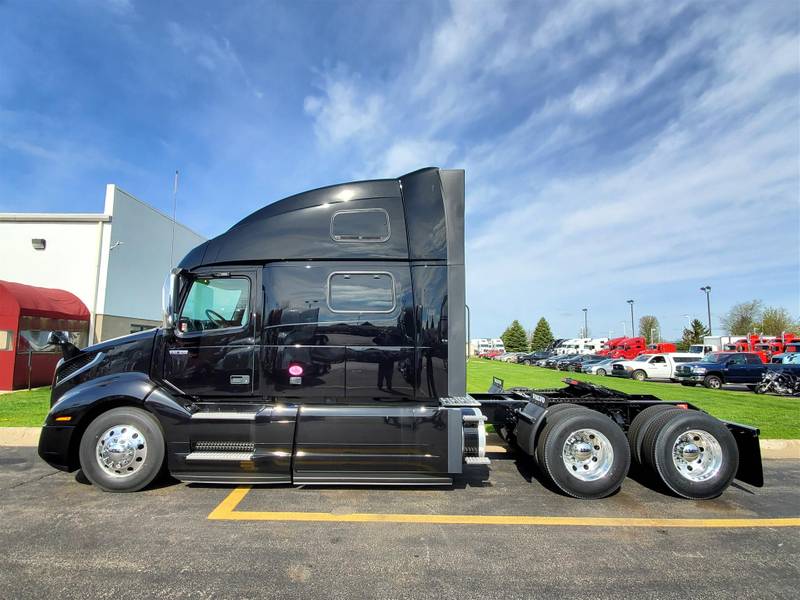 2021 Volvo VNL64T860 (For Sale) 77" Sleeper W7096.9