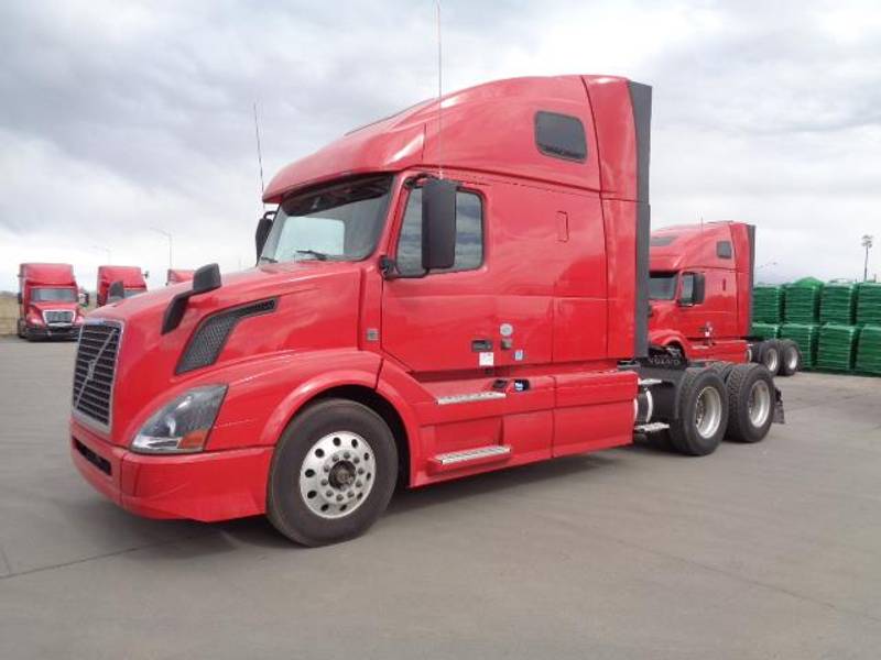 2016 Volvo VNL 670 Semi Truck