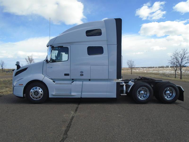 2021 Volvo VNL64T760 (For Sale) | 70" Sleeper | #31813