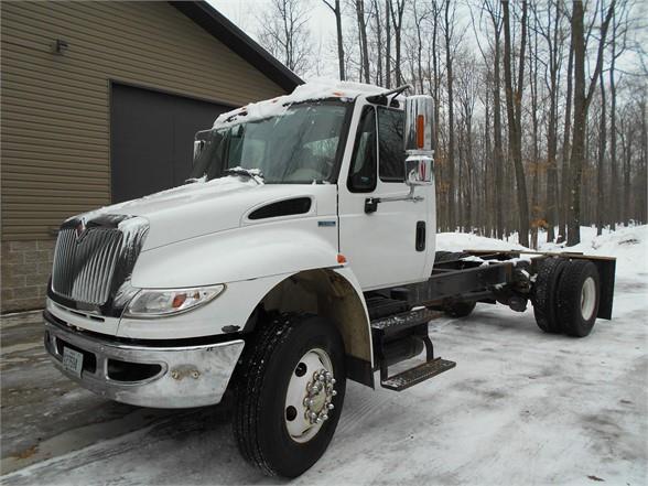 Custom international 4400 trucks