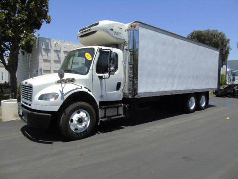 2013 Freightliner M2 T/A 24' REEF