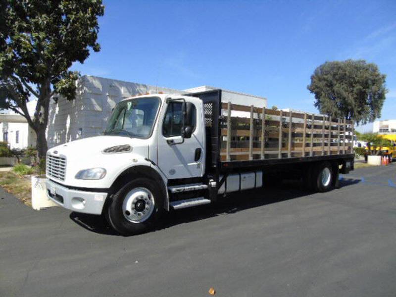 2016 Freightliner M2  24' STAKEBE