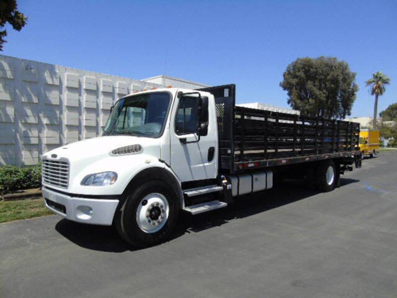 2015 Freightliner M2 26' STAKE