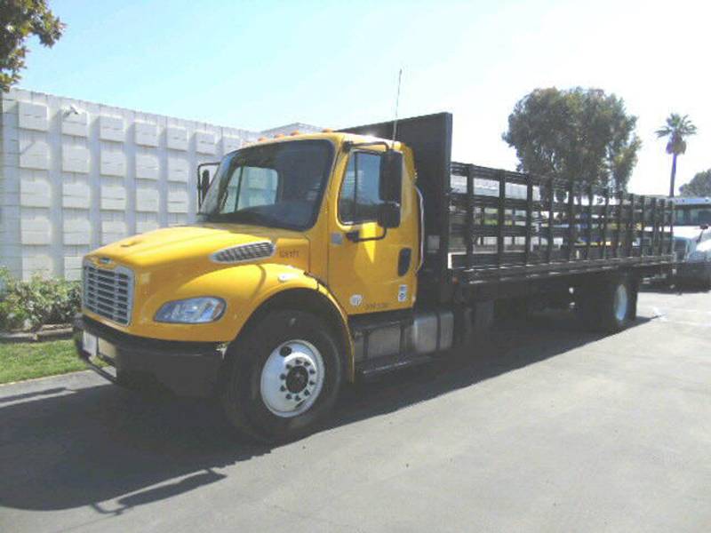 2016 Freightliner M2 26' STAKE BE