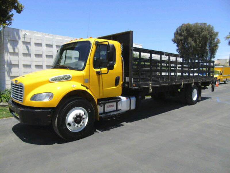 2014 Freightliner M2 26'STAKE CLA