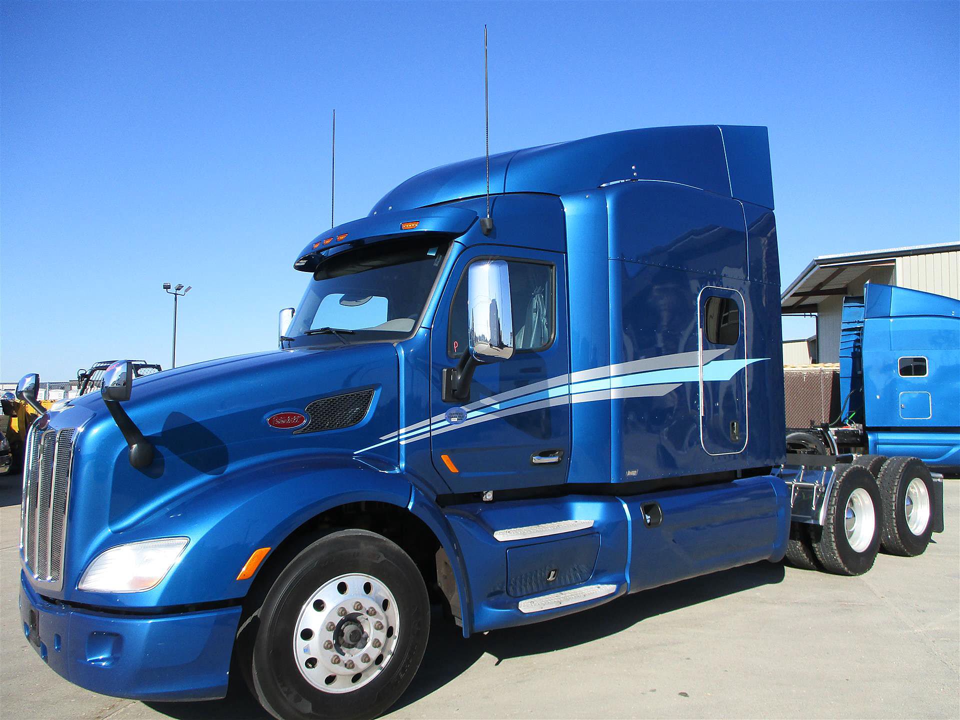 2016 Peterbilt 579 (For Sale) 80" Sleeper 40N293615