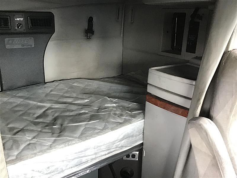 2009 Volvo VNL 630 (For Sale) 61" Sleeper 240087