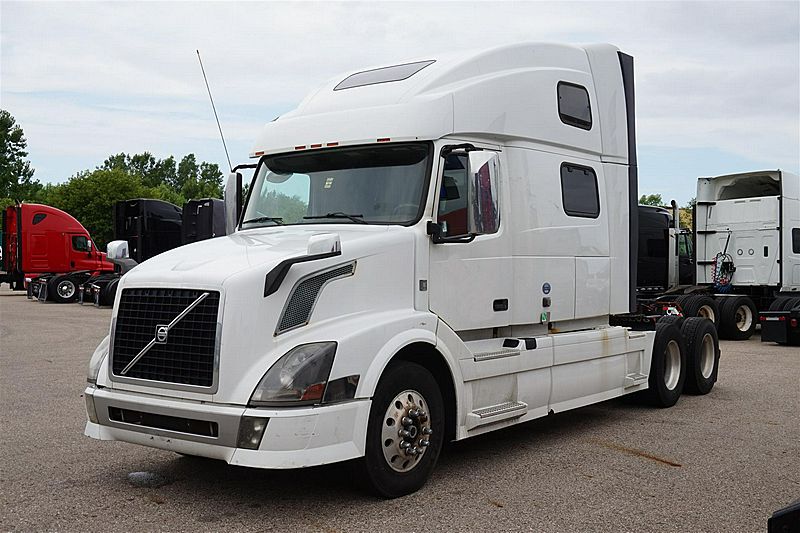 2014 Volvo VNL 780 (For Sale) Double Bunk Sleeper 5723