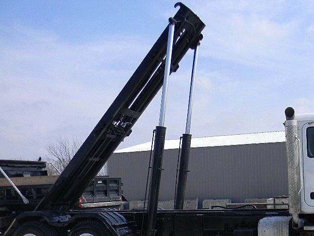 2011 J&J ROH Roll Off Hoist (For Sale) RollOff 8702