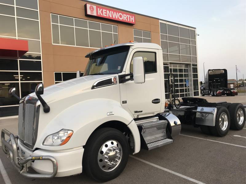 Kenworth T680 Day Cab