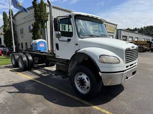 2007 Freightliner M2 106 - Cab & Chassis