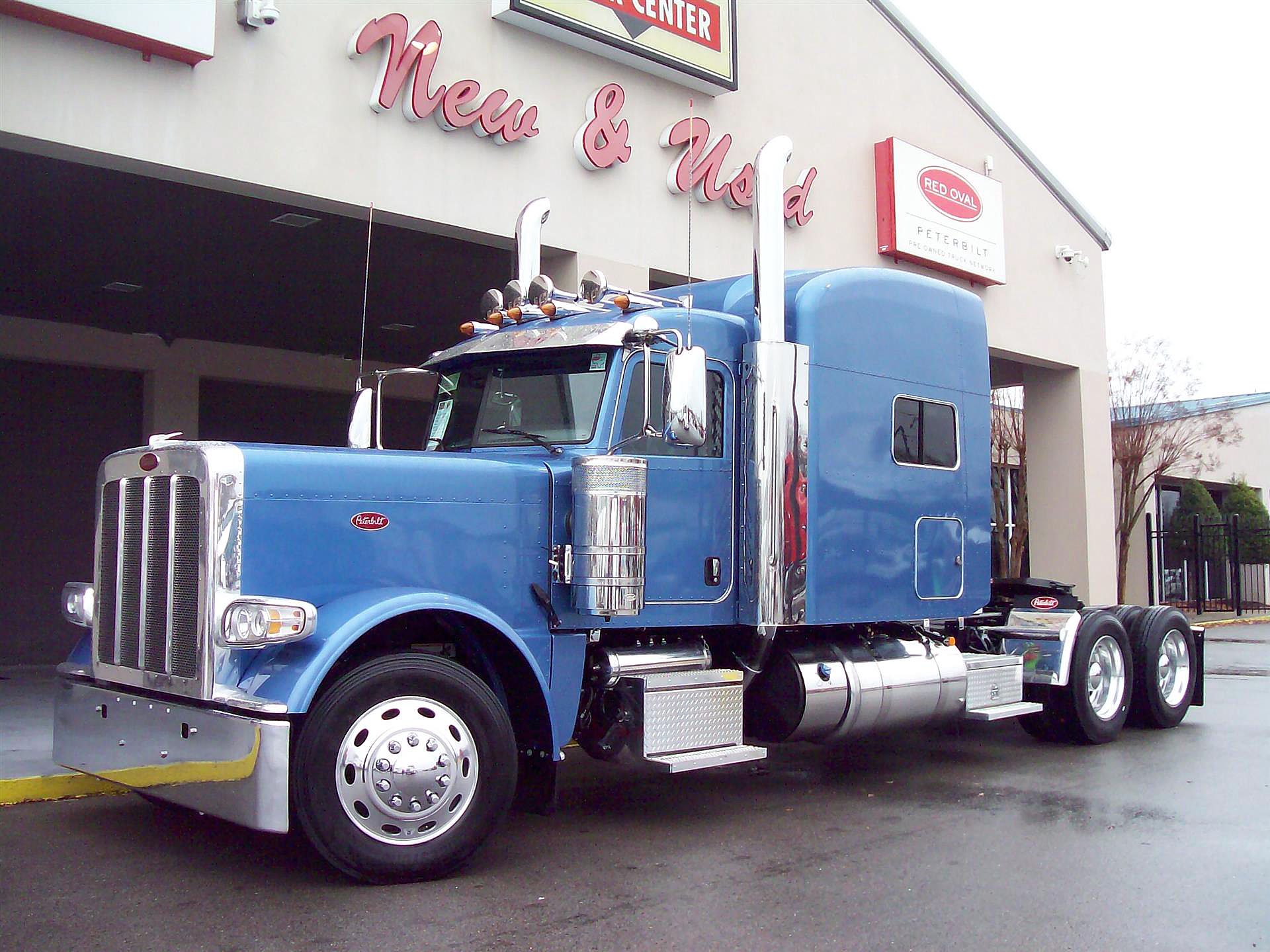1/64 DCP ORANGE PETERBILT 389 TRI-AXLE W/ 70