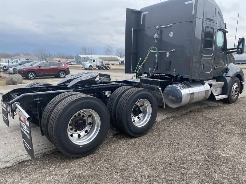 Kenworth - T680 52-inch Mid-Roof Sleeper2, Kenworth is offe…