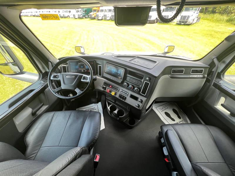 2022 Freightliner Cascadia For Sale | 72