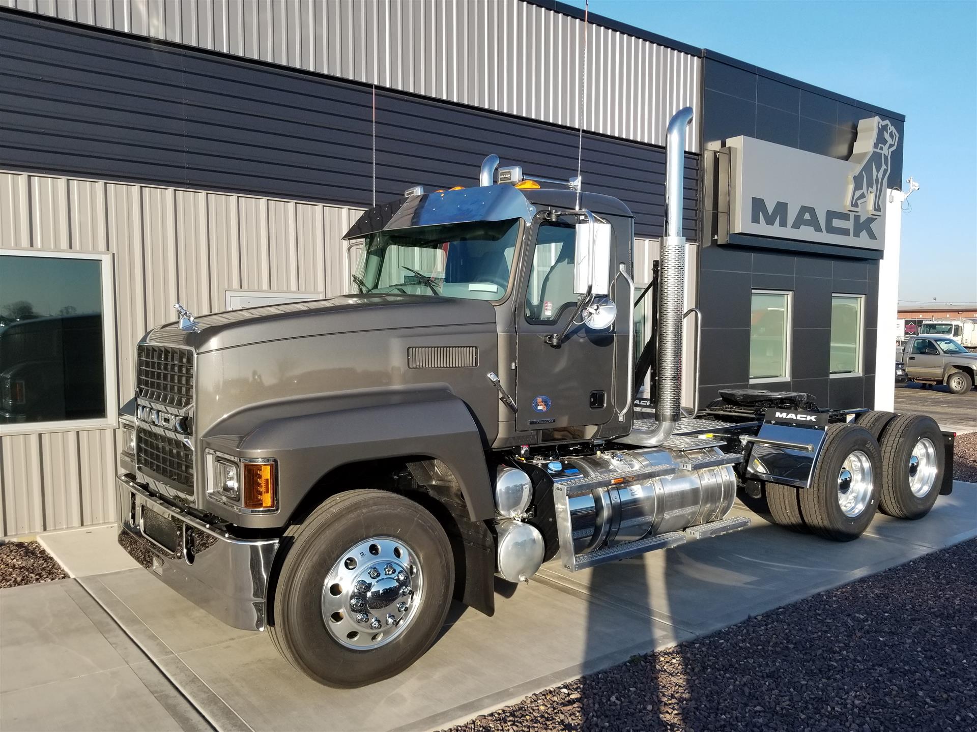 2021 Mack Pinnacle (For Sale) Day Cab HM100021