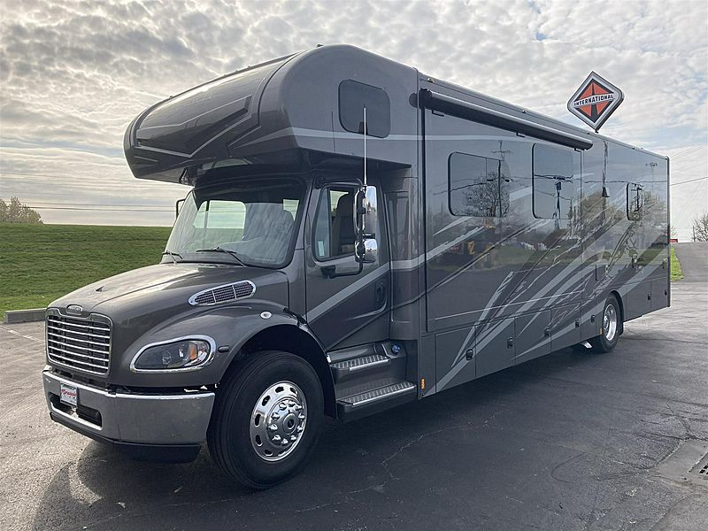 2021 Renegade Valencia 38RB (For Sale) Vocational R0044