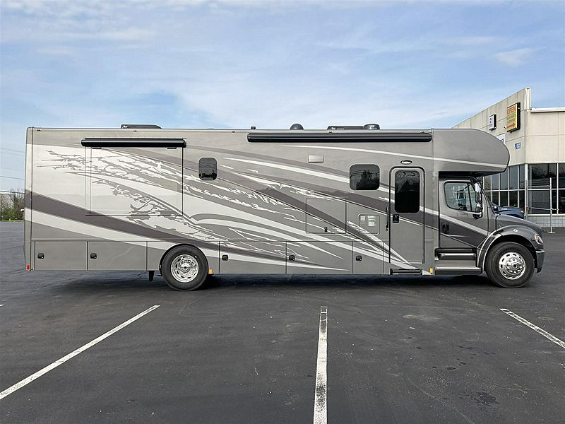 2021 Renegade Valencia 38RB (For Sale) Vocational R0044