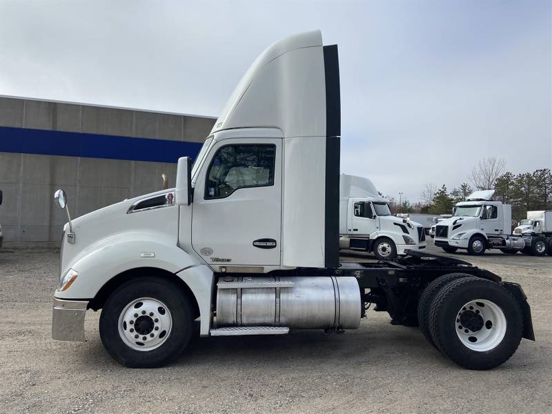 2014 Kenworth T680 (For Sale) Day Cab UJ3454