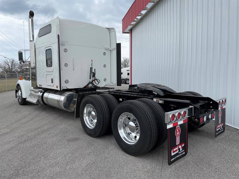 2022 Kenworth W900l