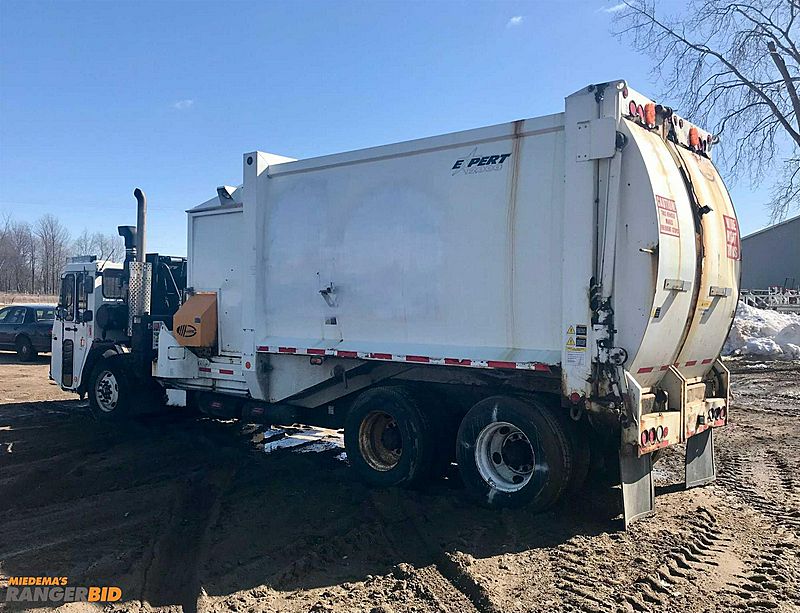2006 Crane Carrier (For Sale) Refuse Truck 3053742 (0331)