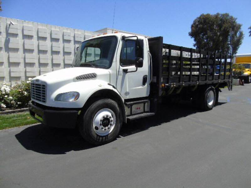 2015 Freightliner M2 18' STAKE MD