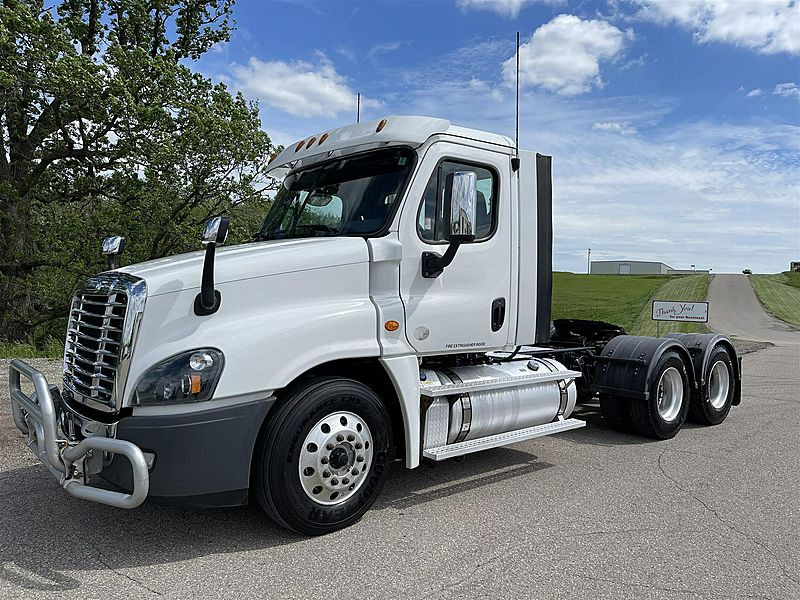 2017 Freightliner Cascadia (For Sale) | Day Cab | #R46357