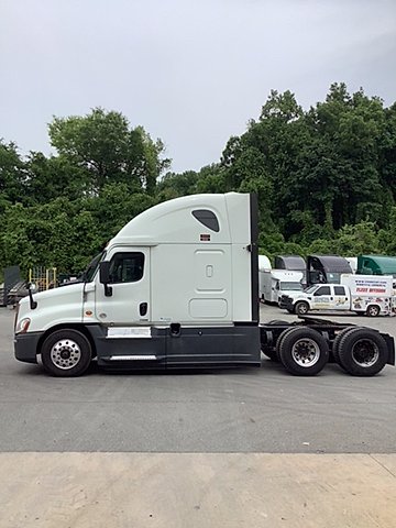 rc freightliner cascadia evo